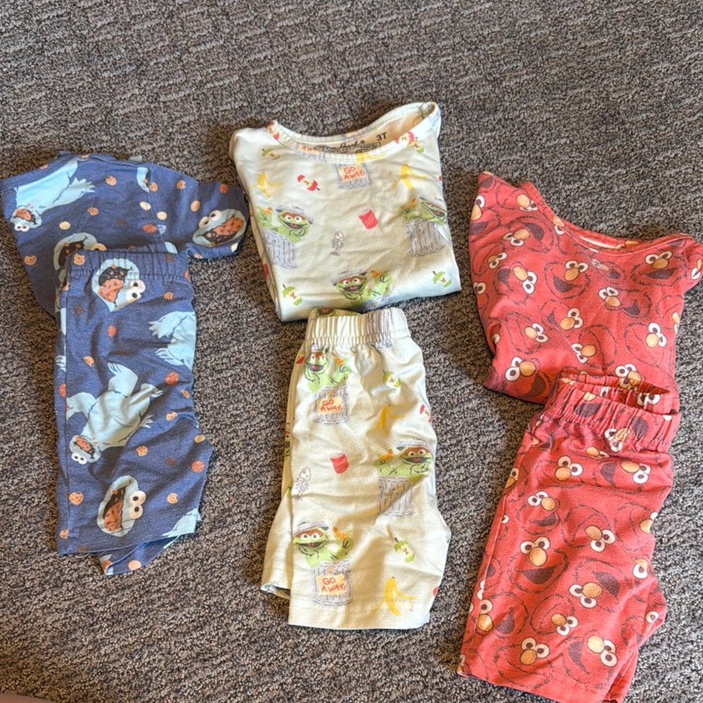 Copper Pearl Sesame Street PJ lot 3T